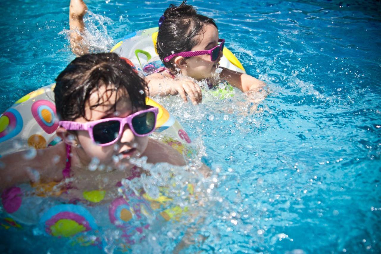Country Inn Goa Varca Beach - 2 Minutes Walk To The Beach 外观 照片